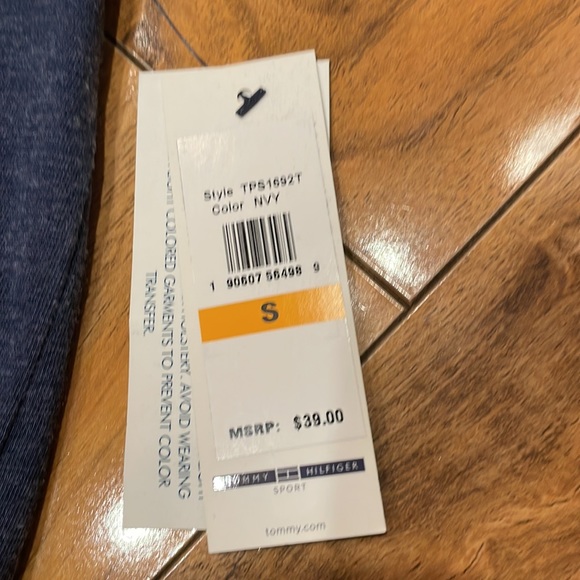 New with tag NWT size small Tommy Hilfiger T-shirt size small - Picture 4 of 12